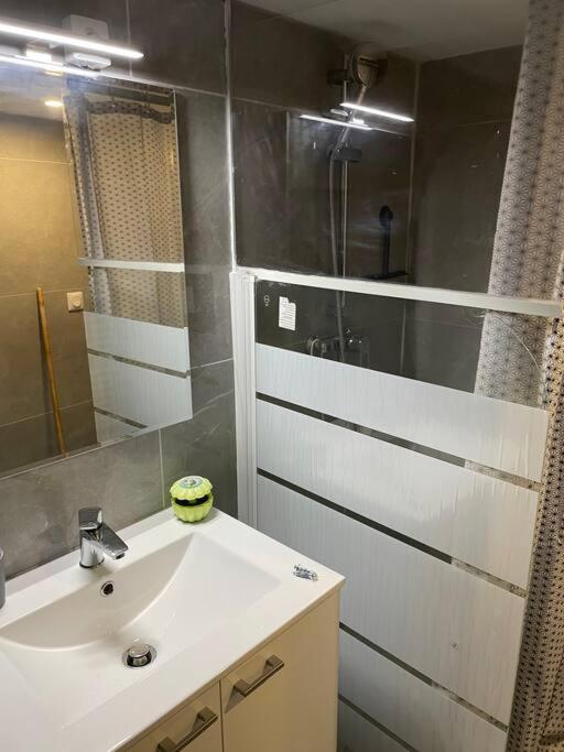Appartement Confortable - Opera - Place De La Madeleine - Saint Martin - 4 Pers Paris Ngoại thất bức ảnh